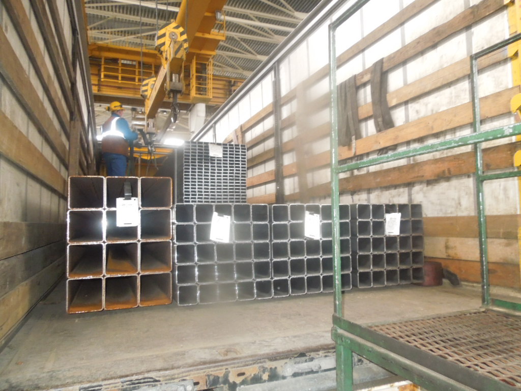 Погрузка сборного  заказа тр пр 50х25х2, 160х160х6, 100х100х5